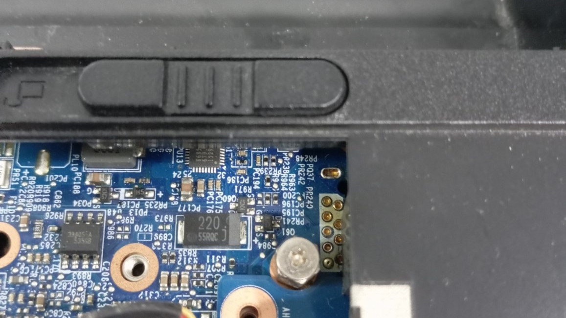 Laptop anakartı üzerinde teknik kontrol